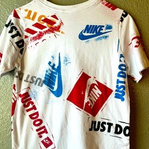 Boys XL Nike tee in excellent condition.